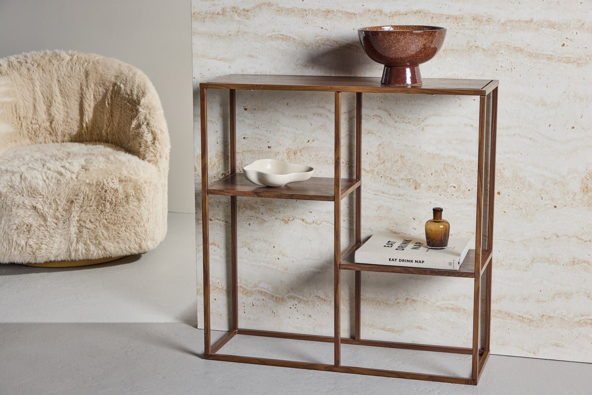 Regal Sorano – Stativreol i valnøddeoptik