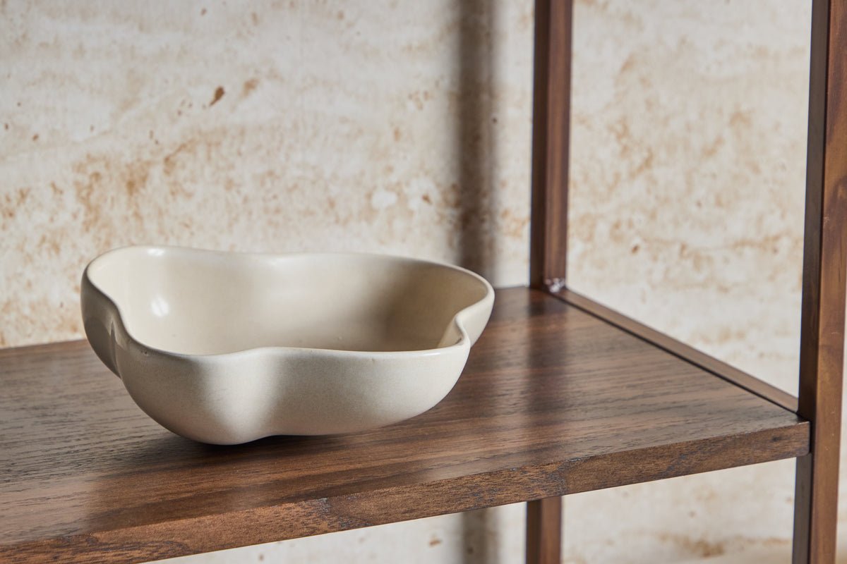 Regal Sorano – Stativreol i valnøddeoptik