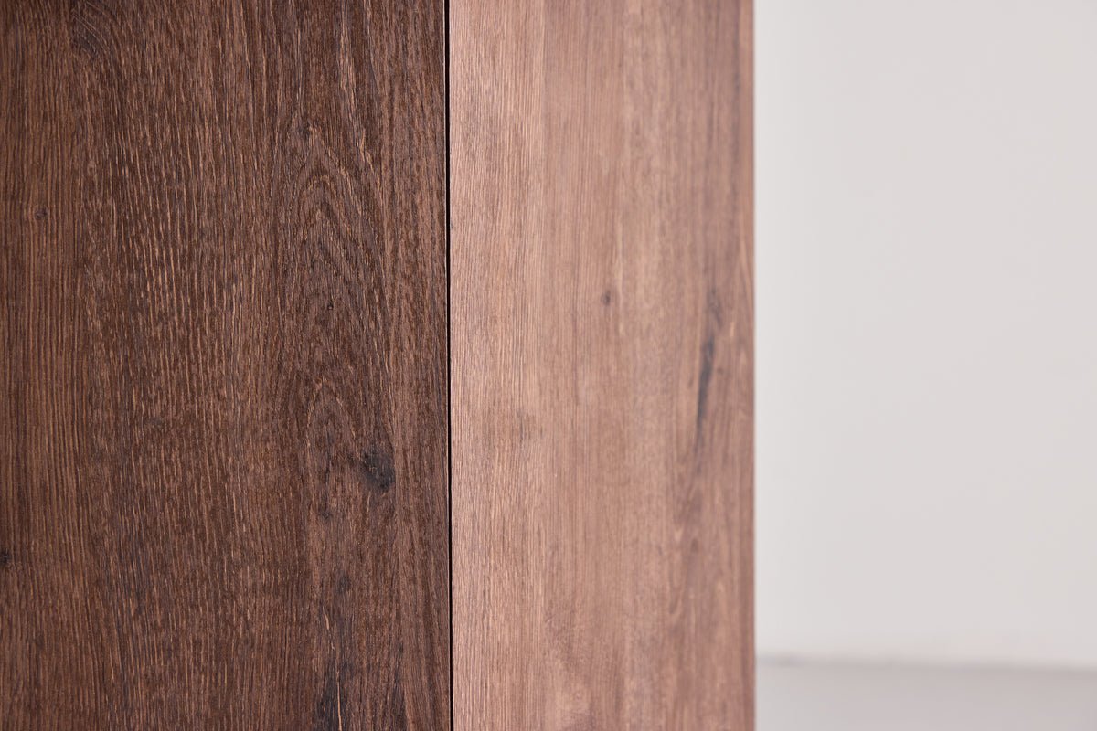 Spisebord Agesta - rundt spisebord med bordplade i lysegrå, mokka og sort