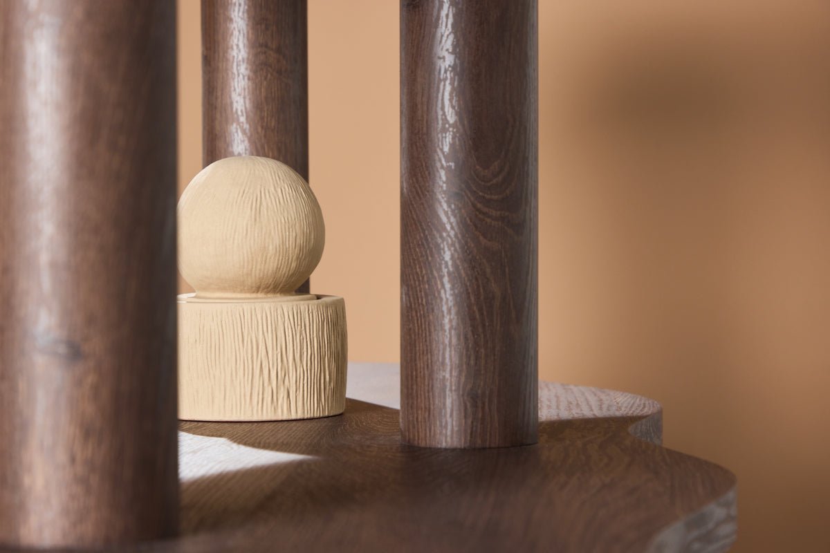 Regal Aureo – 3-etagers reol i mocca med bølgeform