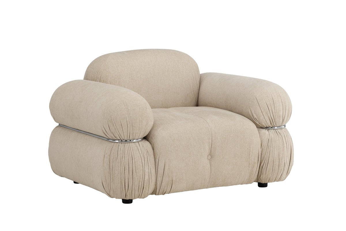 Designer Lounge Sessel Mika – Beige, Samtige Polsterung mit Chromdetails