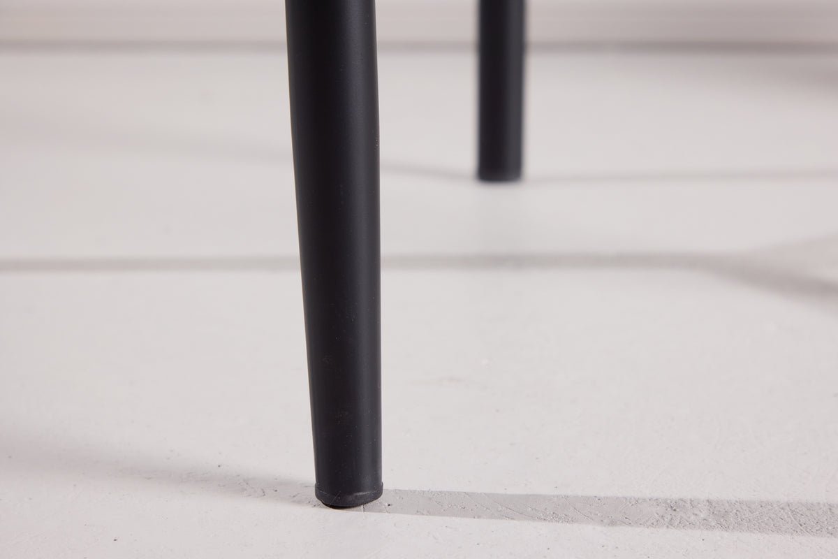 Stol Fliou II - I Sort med ensfarvet sædeflade