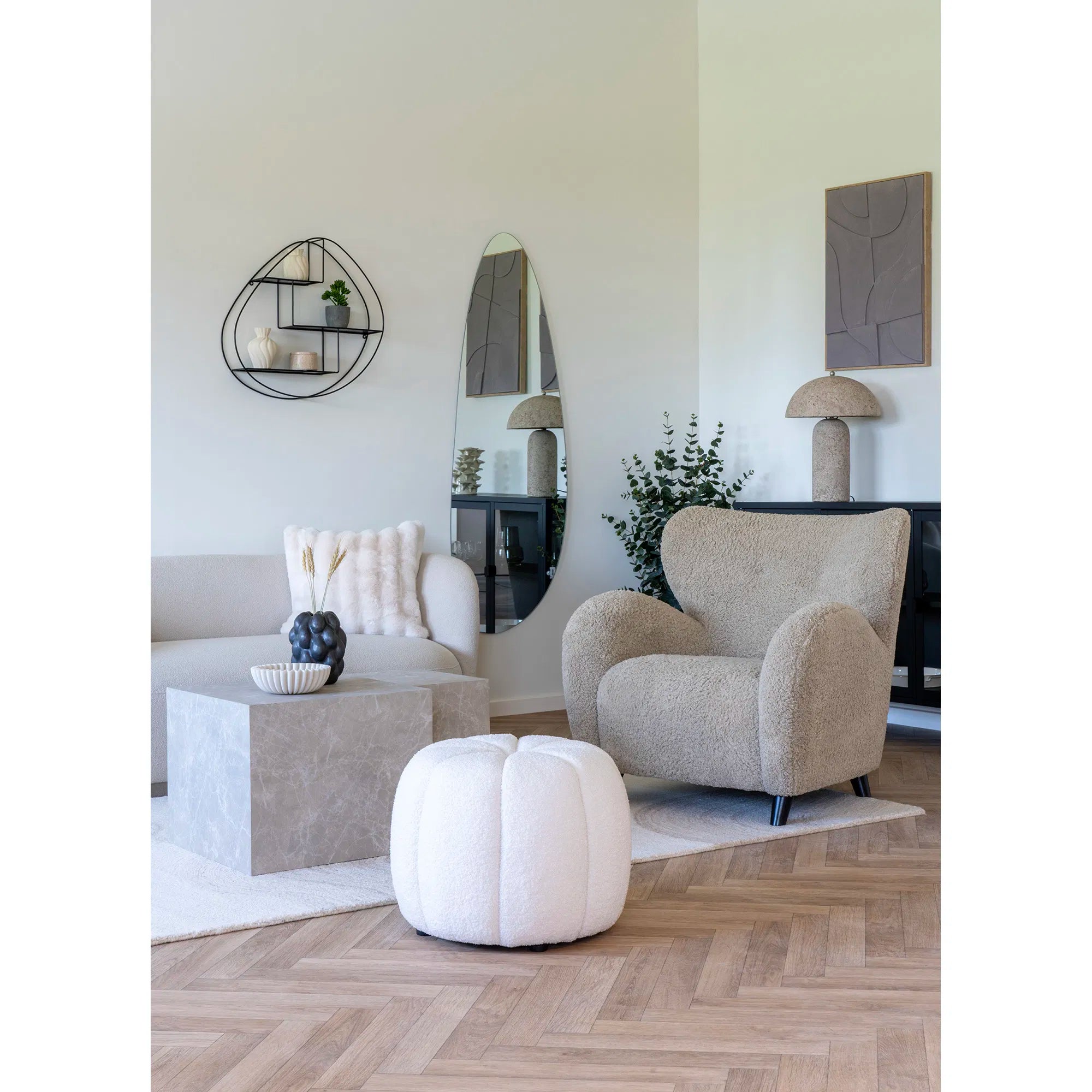 Bordlampe „Astley“ – Skulpturelt design i sten-look