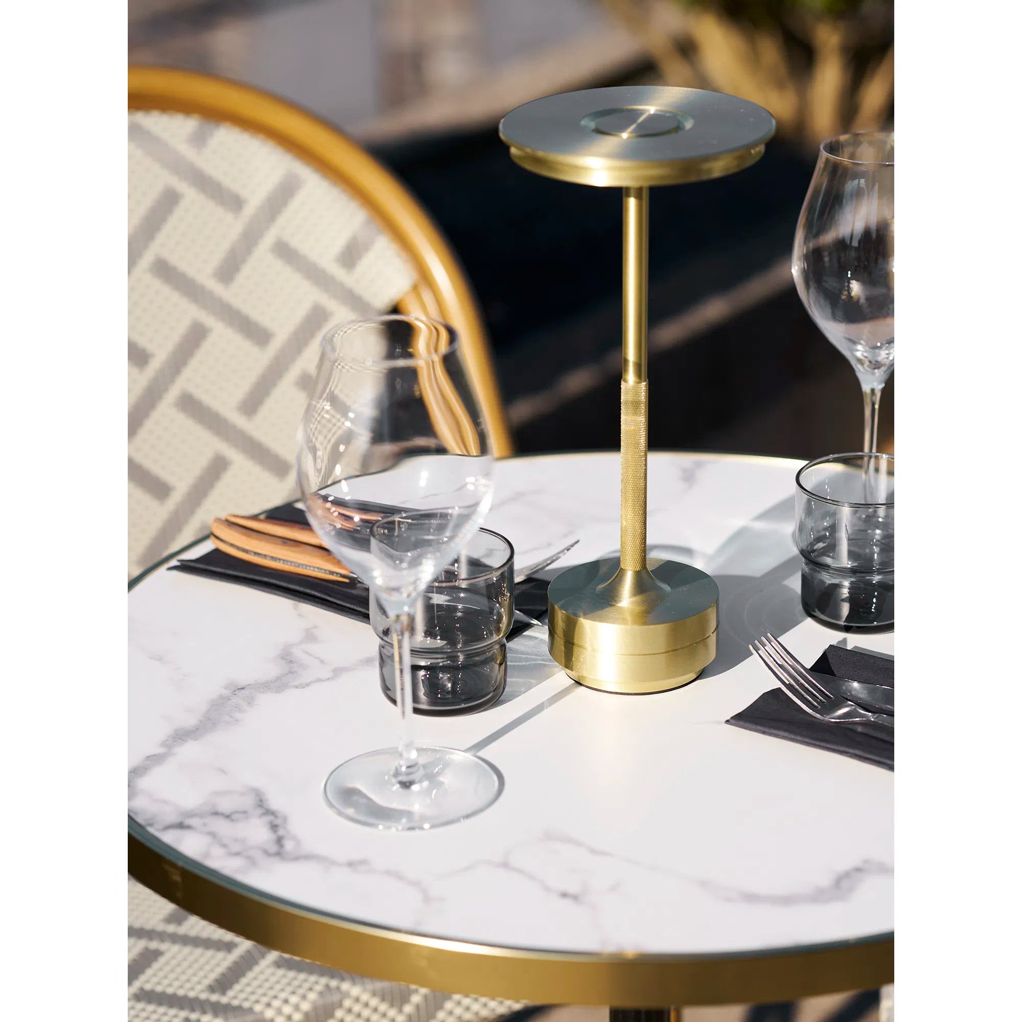 Bordlampe „Ardena“ – Elegance i guld, sølv & sort
