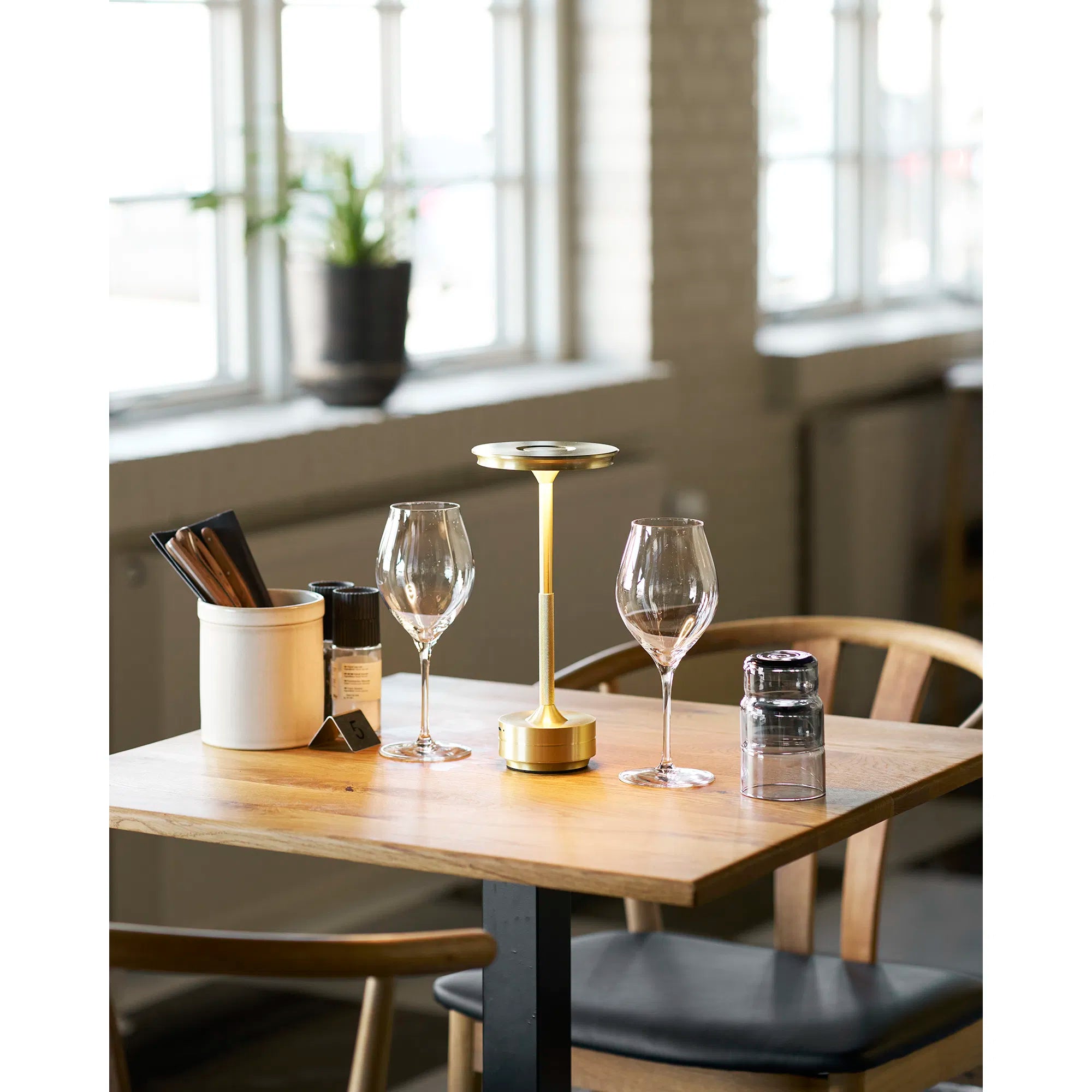 Bordlampe „Ardena“ – Elegance i guld, sølv & sort