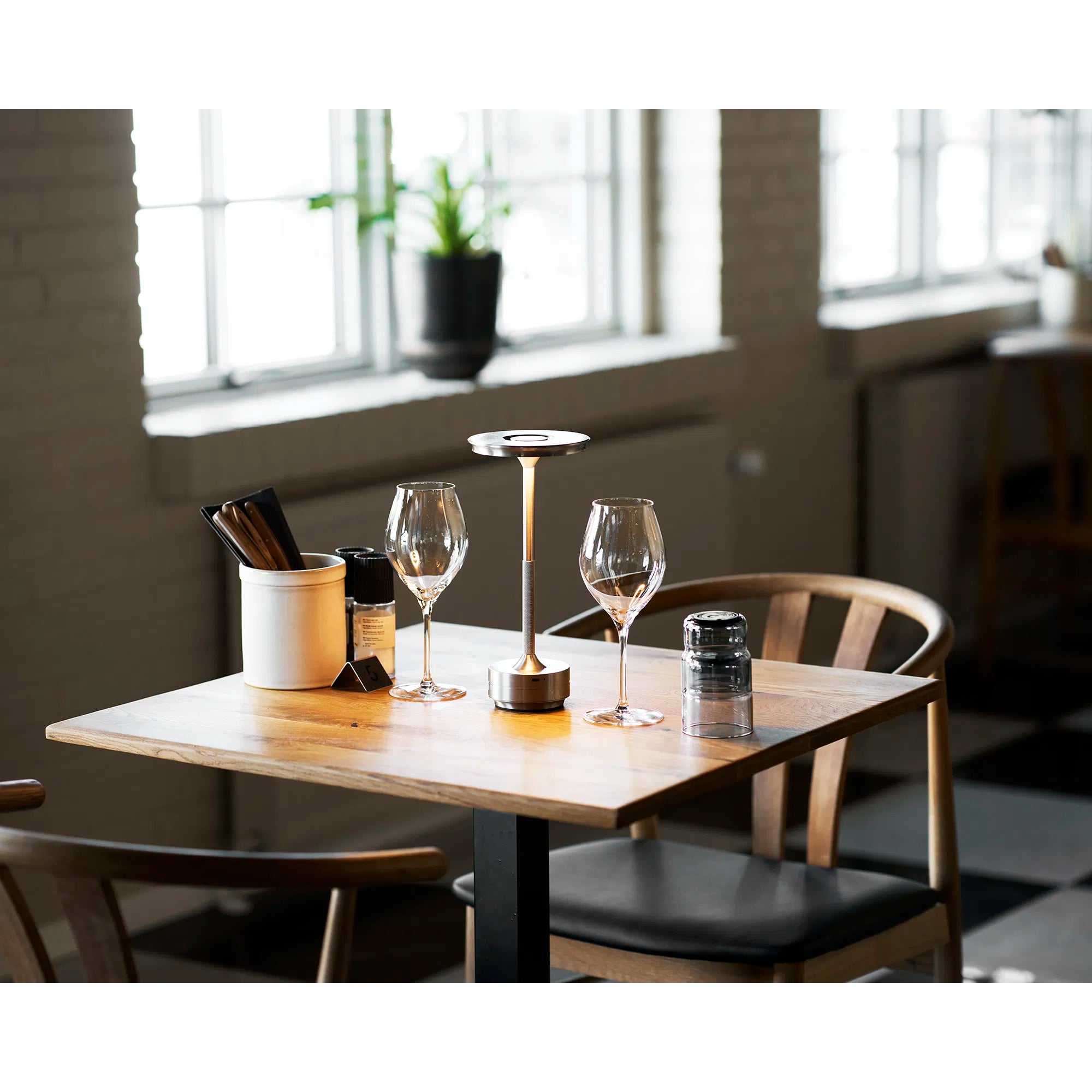 Bordlampe „Ardena“ – Elegance i guld, sølv & sort
