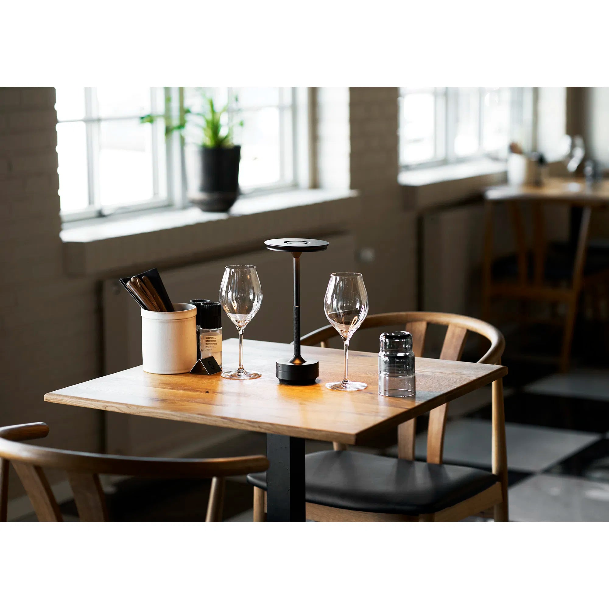 Bordlampe „Ardena“ – Elegance i guld, sølv & sort