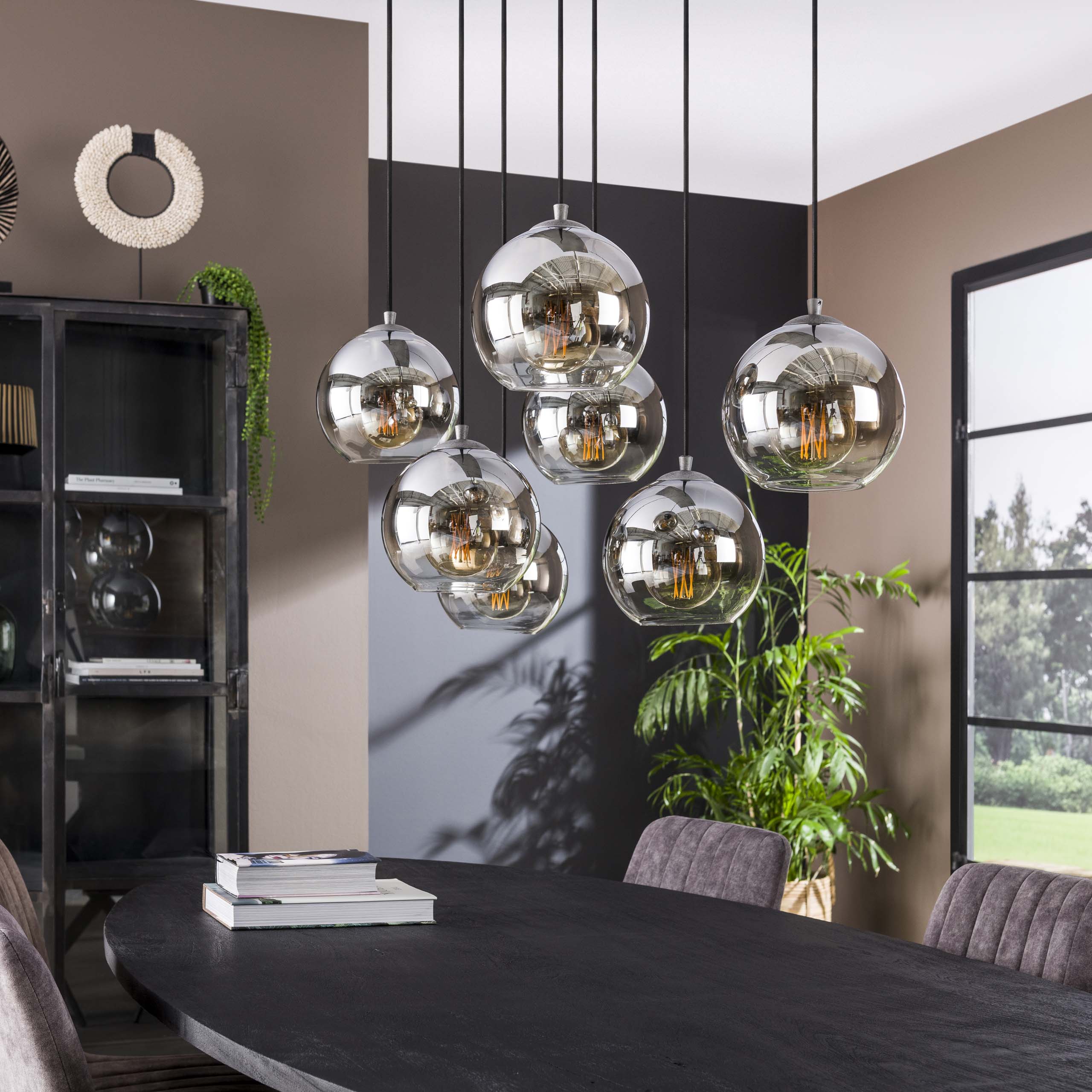 Pendellampe „Clarus“ – Røget glas med farvegradient og metalbeslag