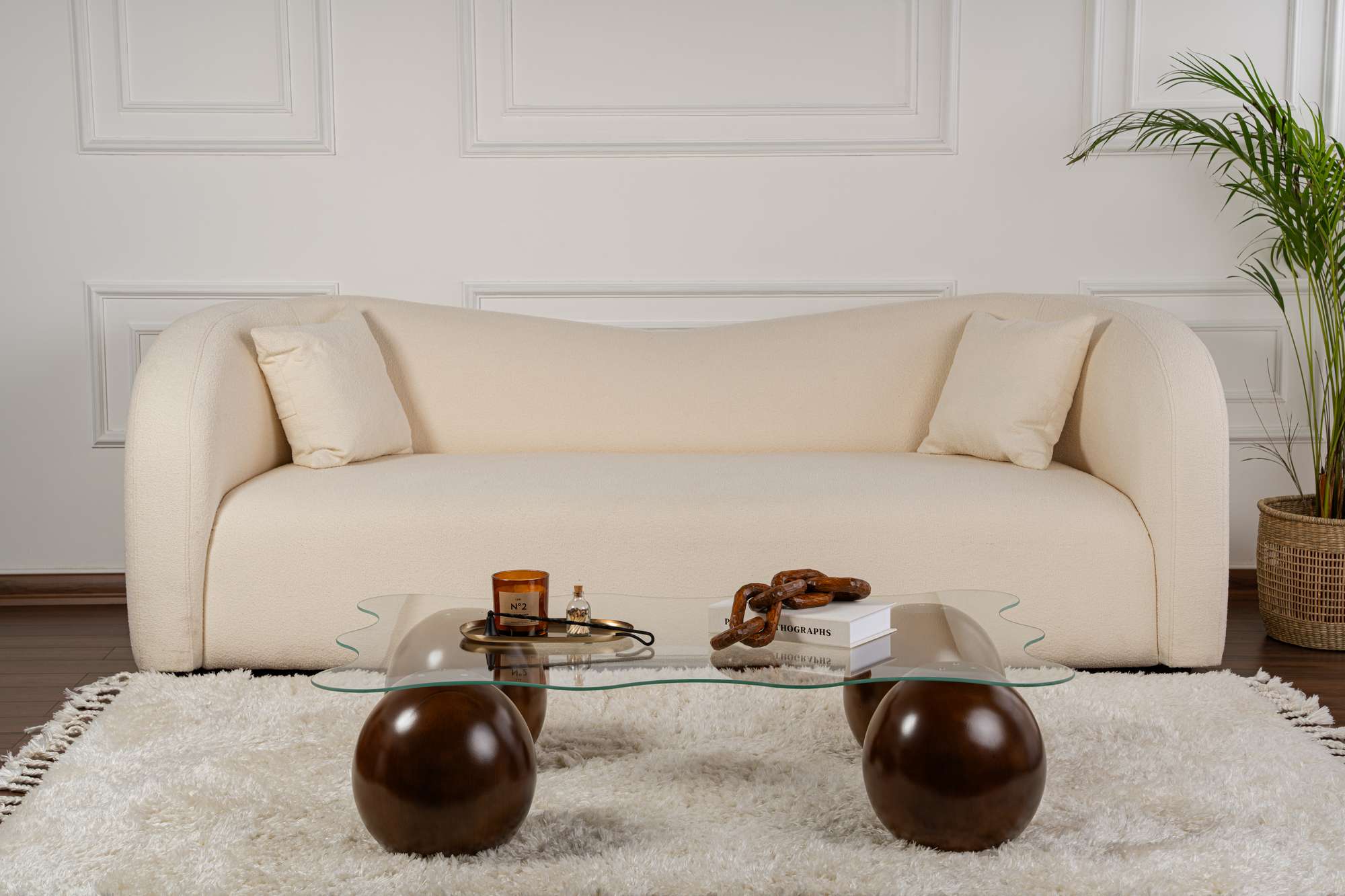 Sofabord Trevano - hærdet glasbordplade med bølgesilhuet