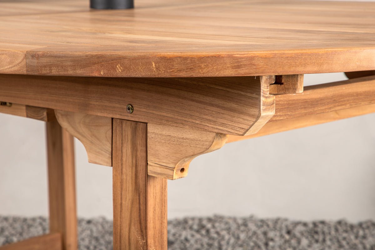 Gartentisch Navira - et ovalt spisebord i teaktræ