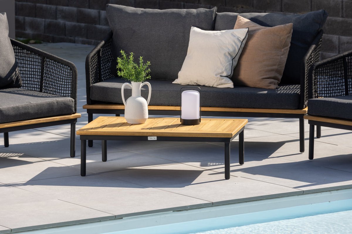 Garten Loungeset Malina – mit Holzdetails, geflochtenem Seil & grauen Kissen