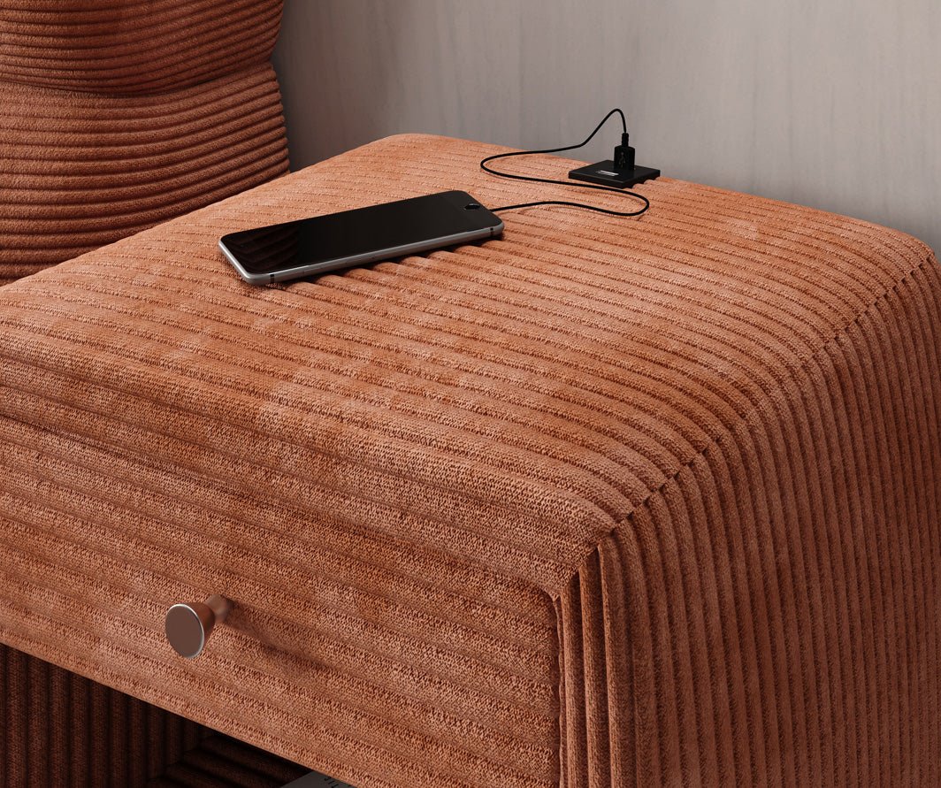 Designer natbord Lilly med USB-tilslutning i fløjl