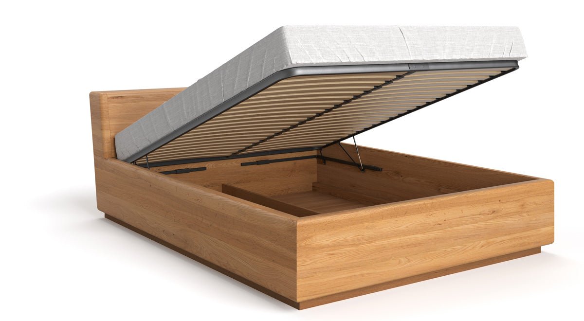 Designer træseng Calveno i massiv eg med opbevaring og skråt hovedgærde