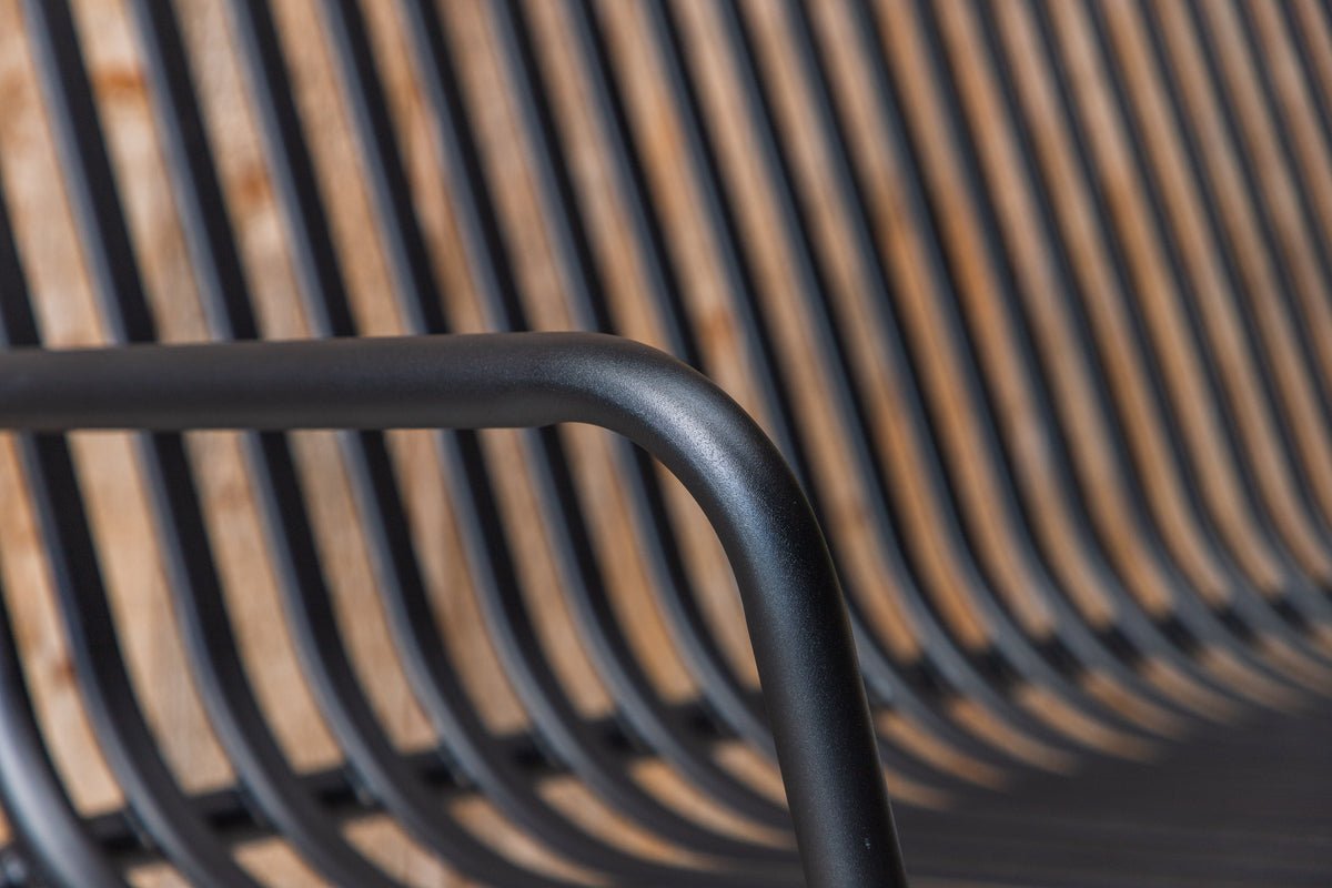 Gartenbank Rover - in beigefarbener oder schwarzer Aluminiumoptik