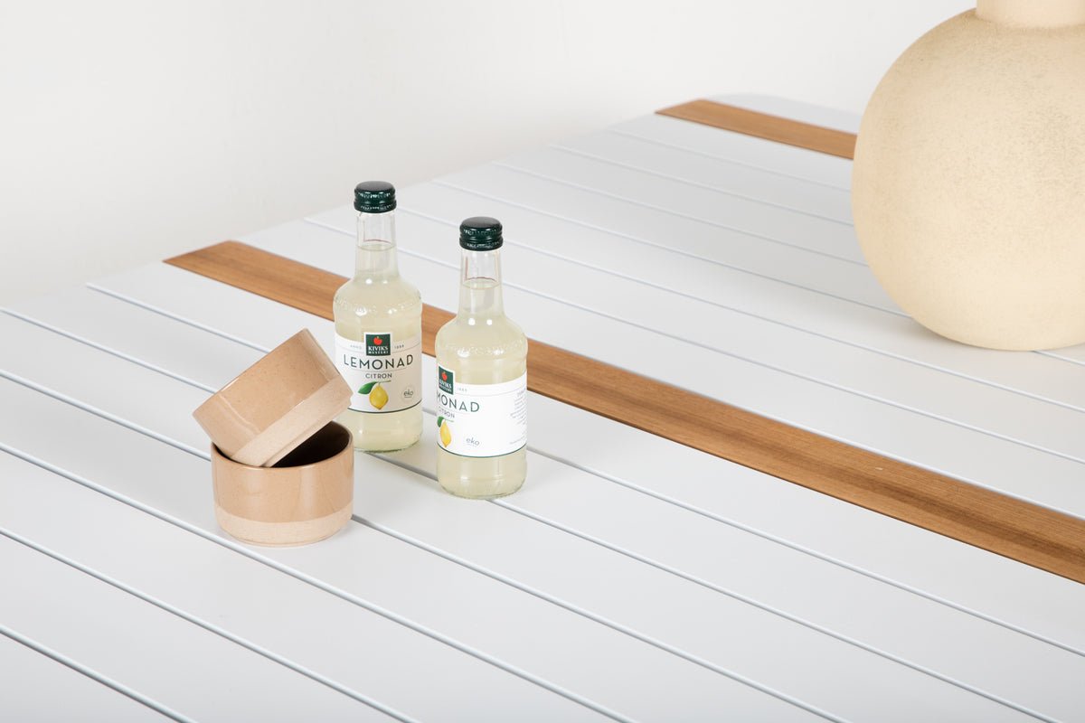 Gartentisch Nuru - Teakholz und Aluminium für Stabilität und Langlebigkeit