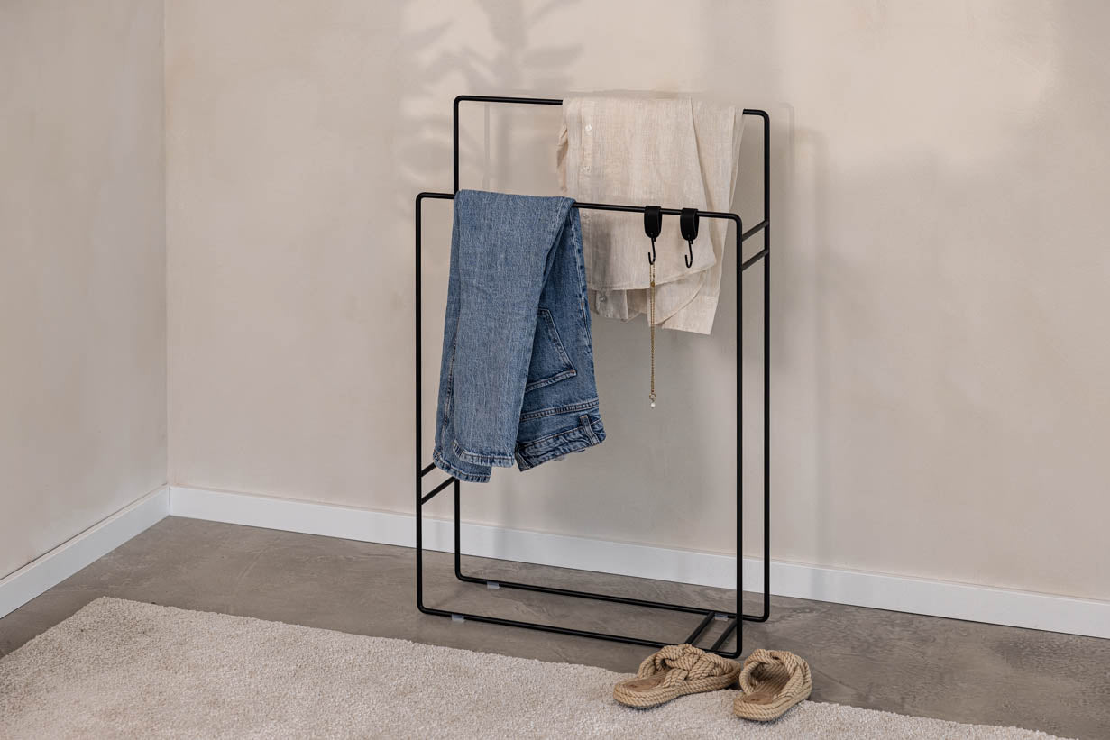 Garderobe/Håndklædeholder Delaya – Minimalistisk design i Metal