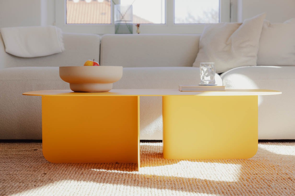 Couchtisch Livia – Japandi Design aus pulverbeschichtetem Blech