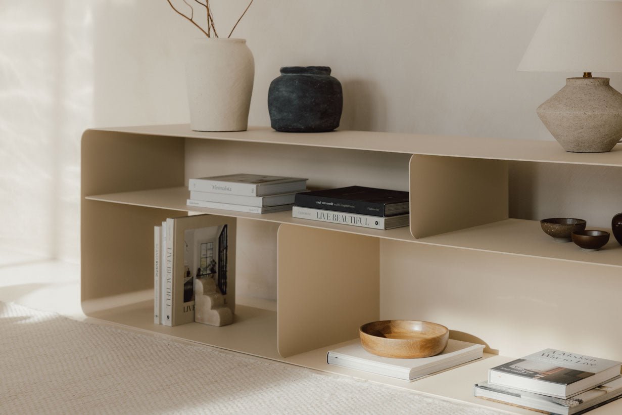 Lowboard Tavir – Pulverlakeret stål i retro-look