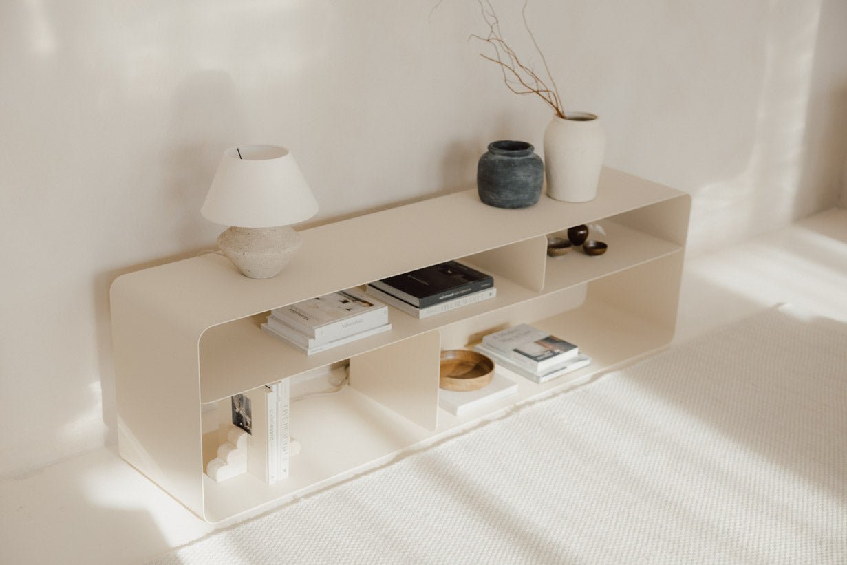 Lowboard Tavir – Pulverlakeret stål i retro-look