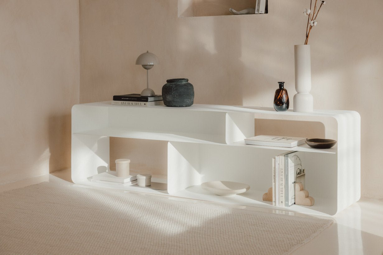 Lowboard Tavir – Pulverlakeret stål i retro-look