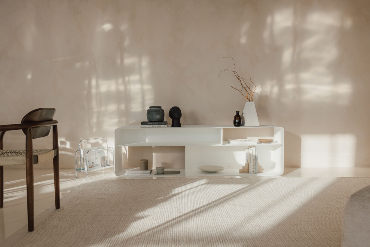 Lowboard Tavir – Pulverlakeret stål i retro-look