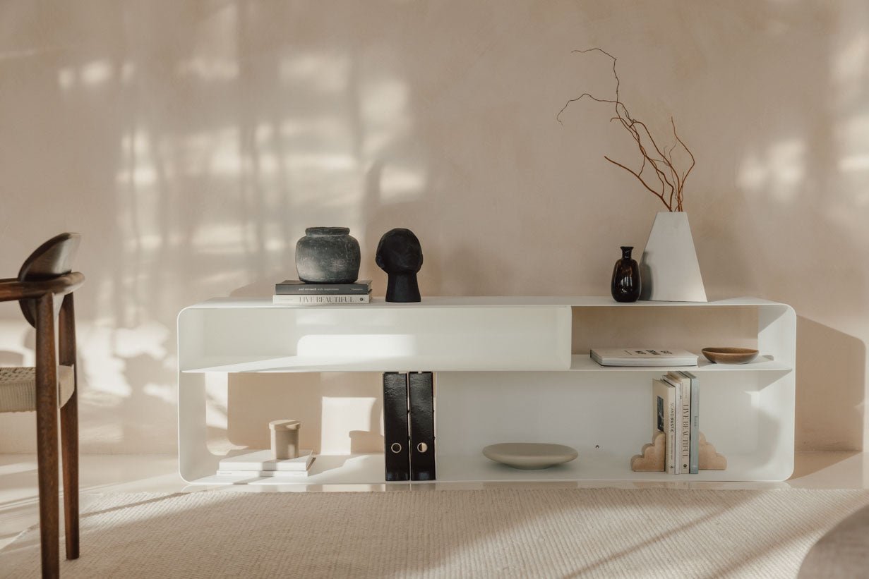 Lowboard Tavir – Pulverlakeret stål i retro-look