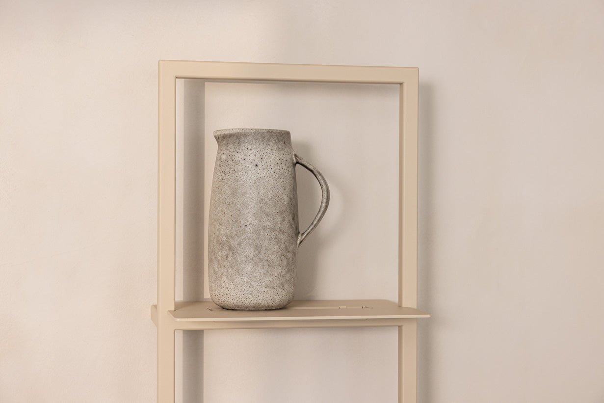 Væghylde Rivo S – Kompakt metalreol med kliksystem