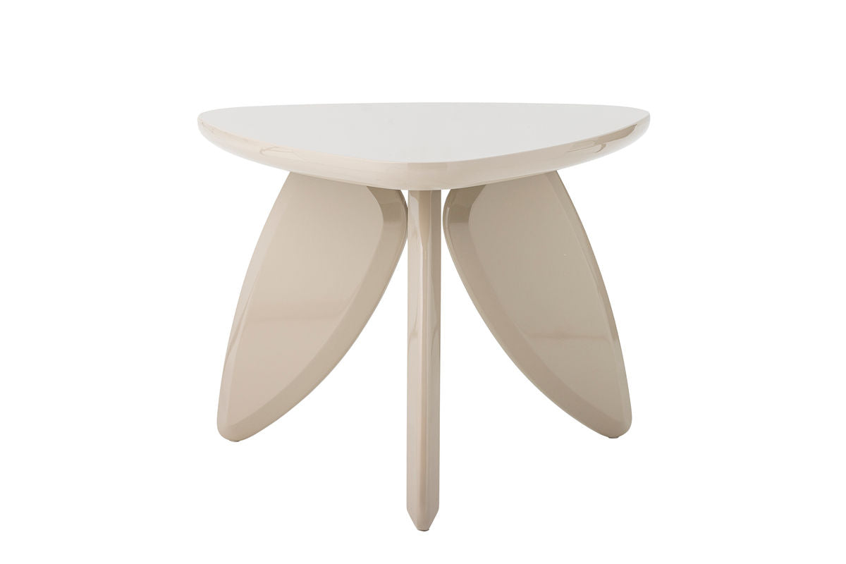 Couchtisch Lux – Skulpturales Design in Naturton