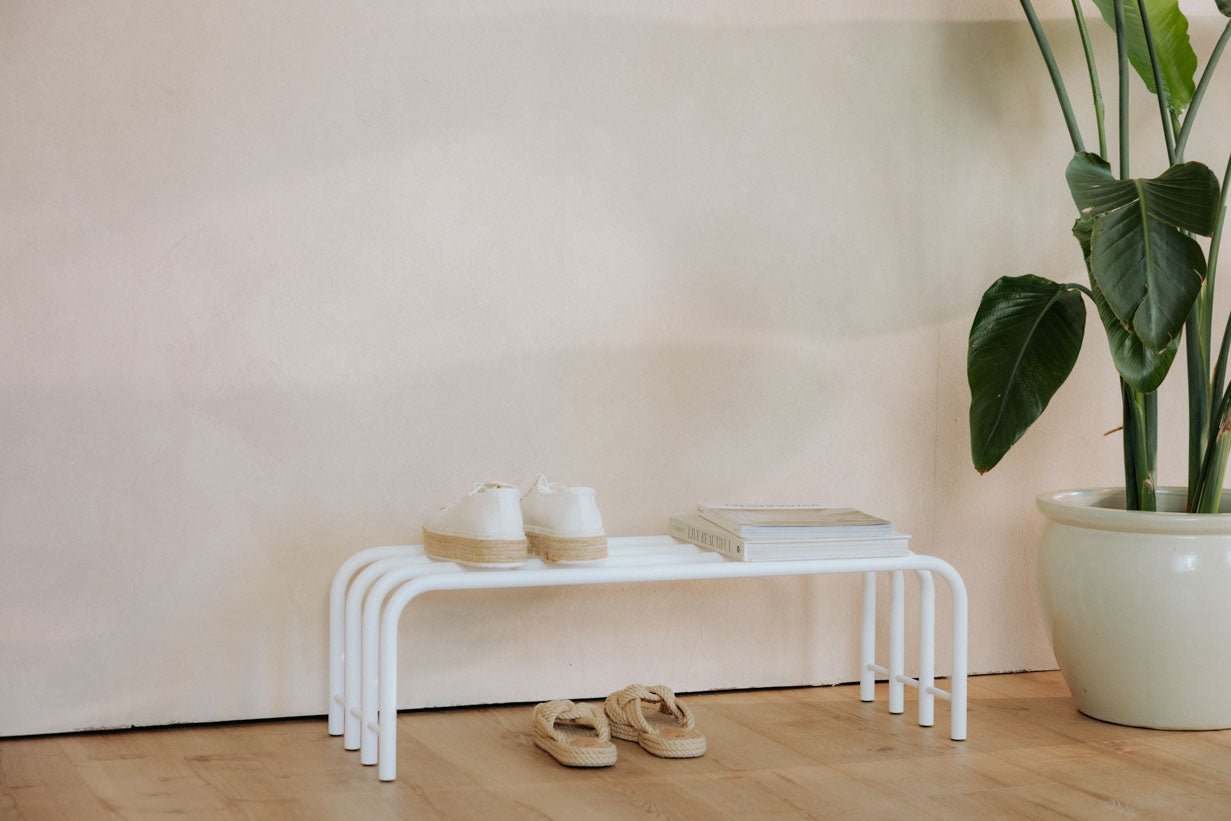 Sko reol Camo – Rustfrit stål design i Sort, Cashew eller Hvid